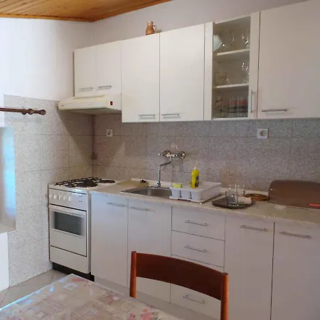 In 38122 Apartment Novi Vinodolski