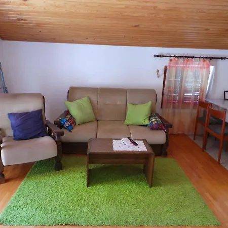 In 38122 Apartment Novi Vinodolski
