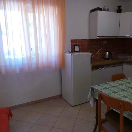 In 38122 Apartment Novi Vinodolski