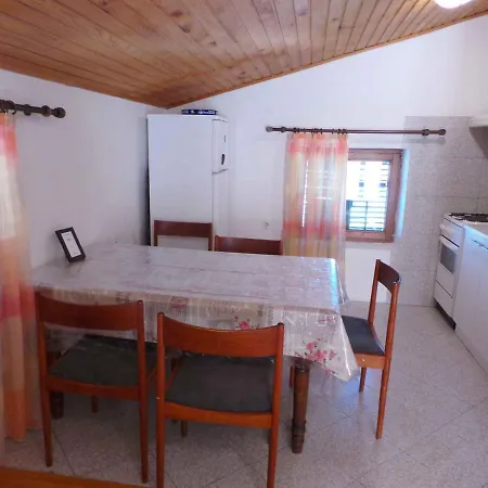 In 38122 Apartment Novi Vinodolski