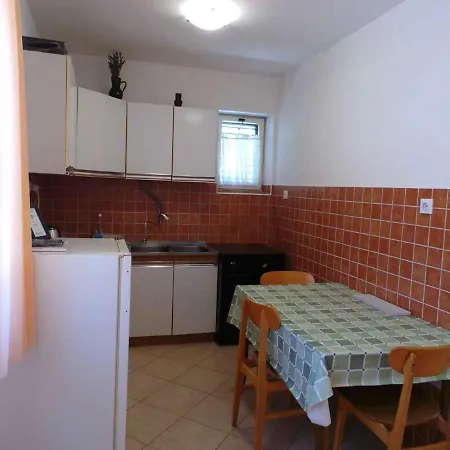In 38122 Apartment Novi Vinodolski