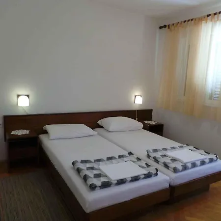 In 38122 Apartment Novi Vinodolski