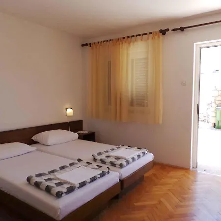 In 38122 Apartment Novi Vinodolski