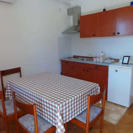 In 38122 Apartment Novi Vinodolski